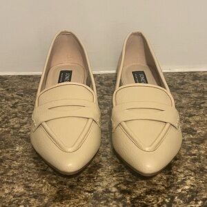Jones New York NaturalCream Penny Loafer Flats size 7.5
